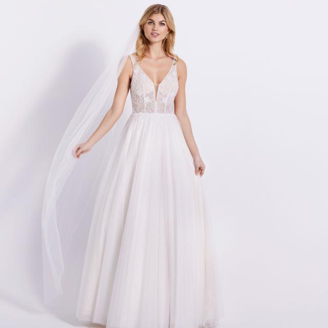 Brudmode till fyndpris hos LILLY Brud och Fest